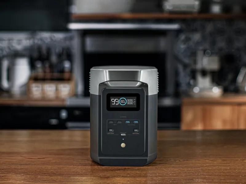 ECOFLOW SOLAR POWERED GENERATOR FOR EMERGENCIES AND TRAVEL