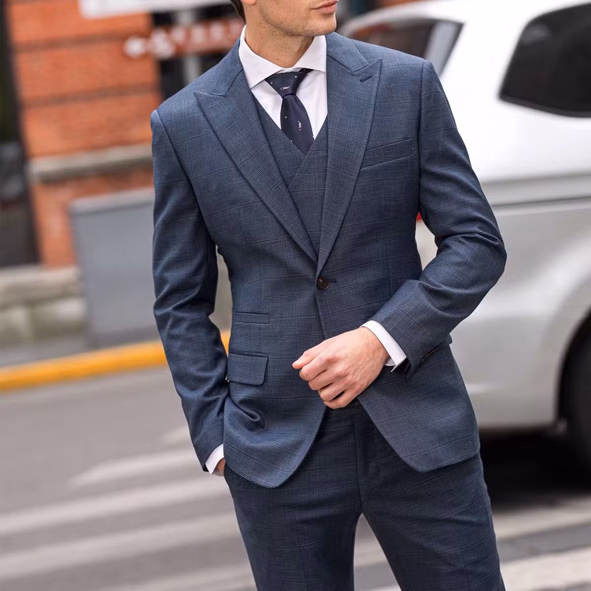 WHY MEN’S BESPOKE SUITS ARE THE ULTIMATE INVESTMENT