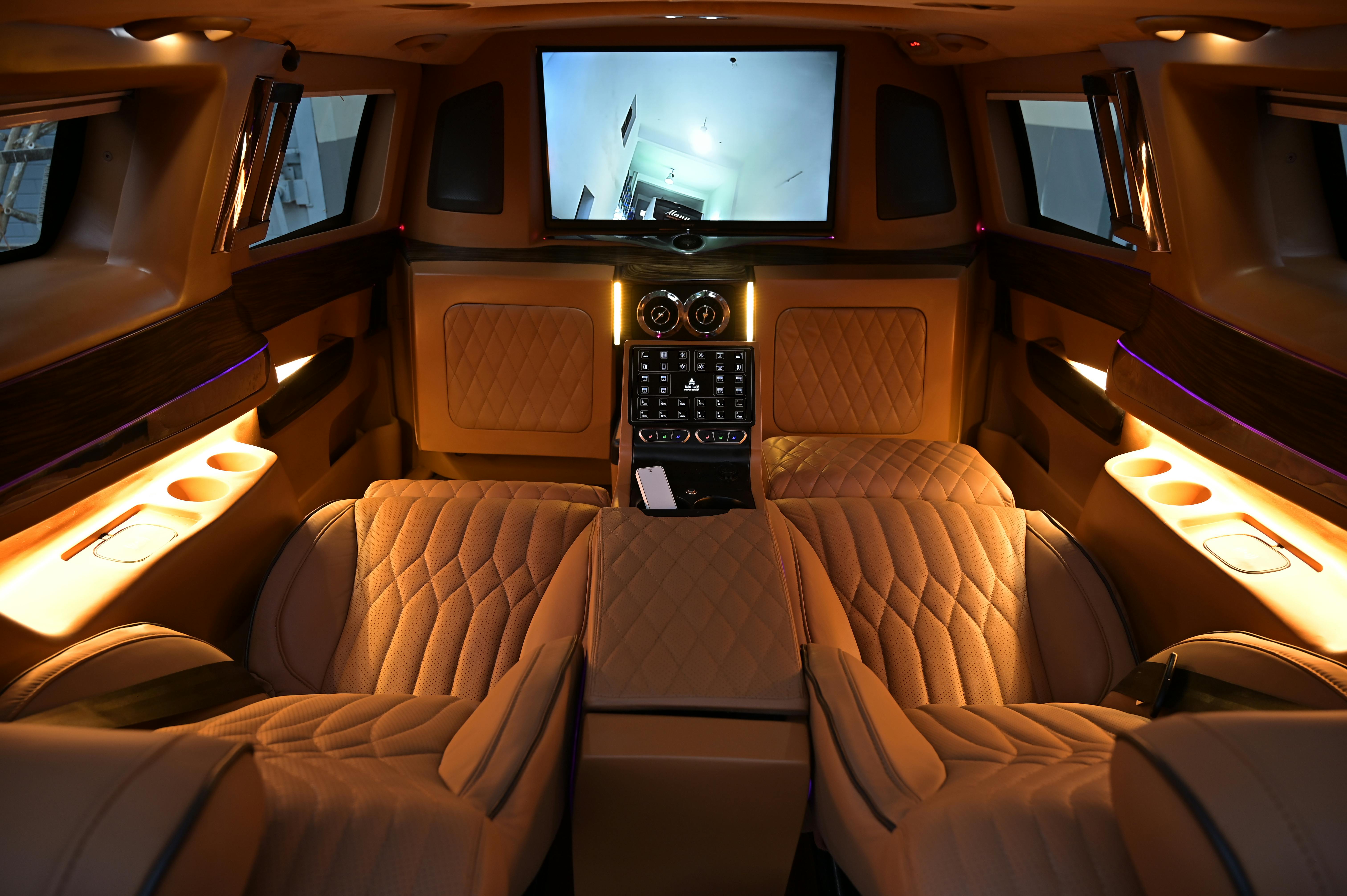 Reliable Seattle to Vancouver Limo Private Transfer